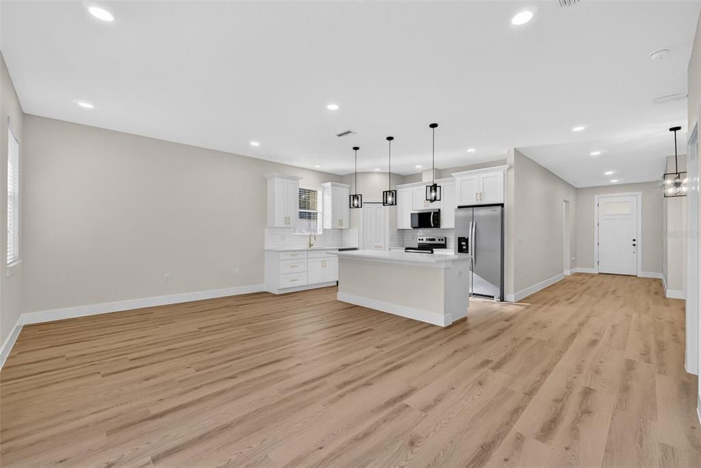 Activo con contrato: $319,900 (3 camas, 2 baños, 1585 Pies cuadrados)