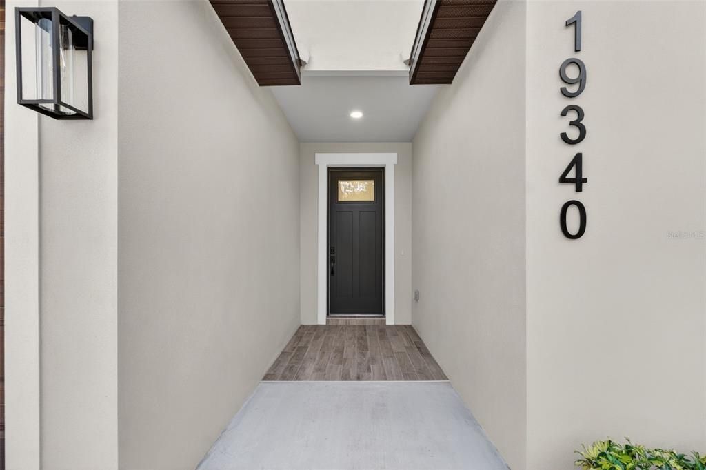 Activo con contrato: $319,900 (3 camas, 2 baños, 1585 Pies cuadrados)