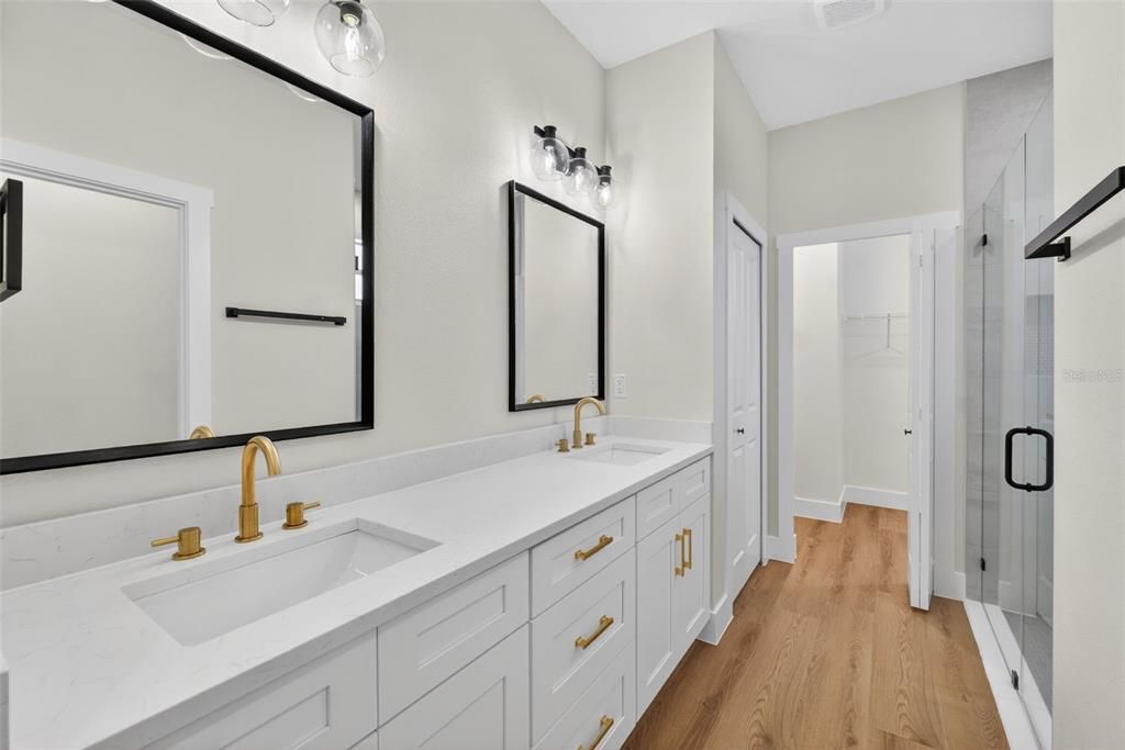 Activo con contrato: $319,900 (3 camas, 2 baños, 1585 Pies cuadrados)