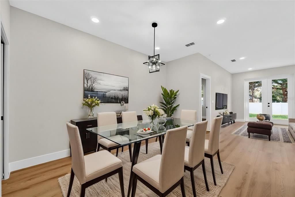 Activo con contrato: $319,900 (3 camas, 2 baños, 1585 Pies cuadrados)