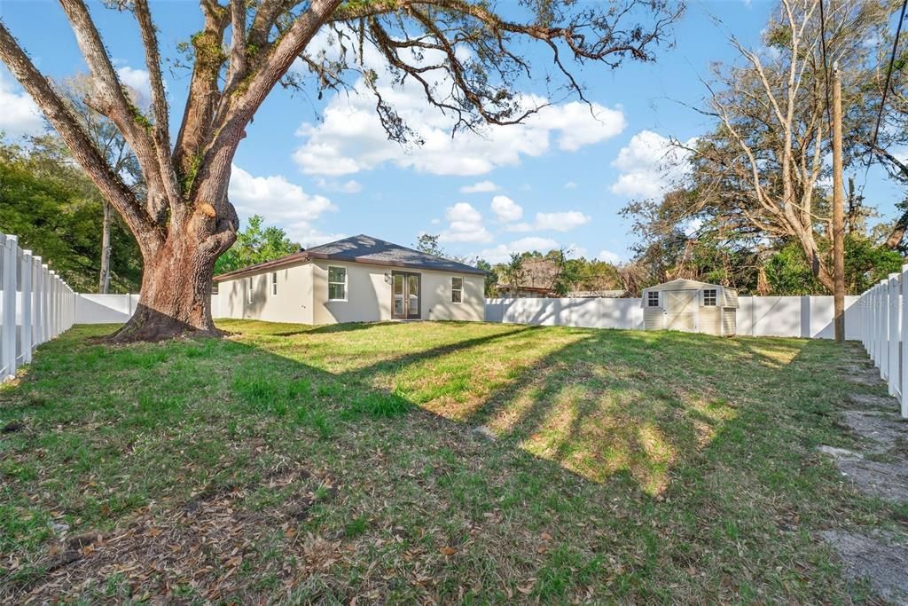 Activo con contrato: $319,900 (3 camas, 2 baños, 1585 Pies cuadrados)