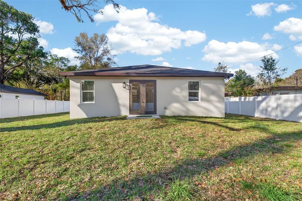 Activo con contrato: $319,900 (3 camas, 2 baños, 1585 Pies cuadrados)