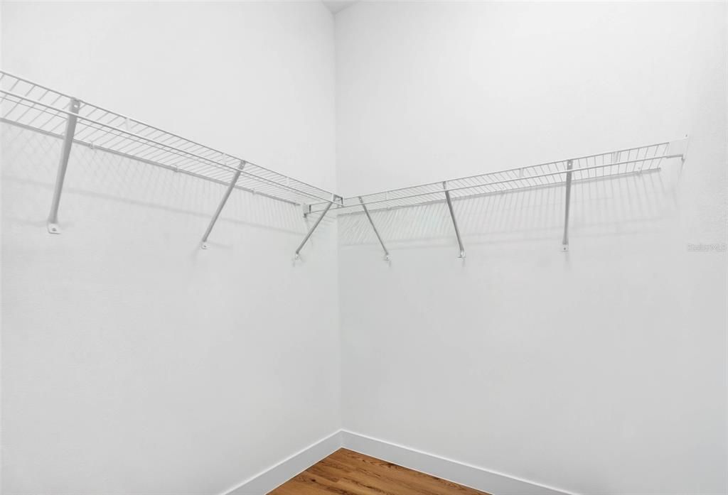 Activo con contrato: $319,900 (3 camas, 2 baños, 1585 Pies cuadrados)