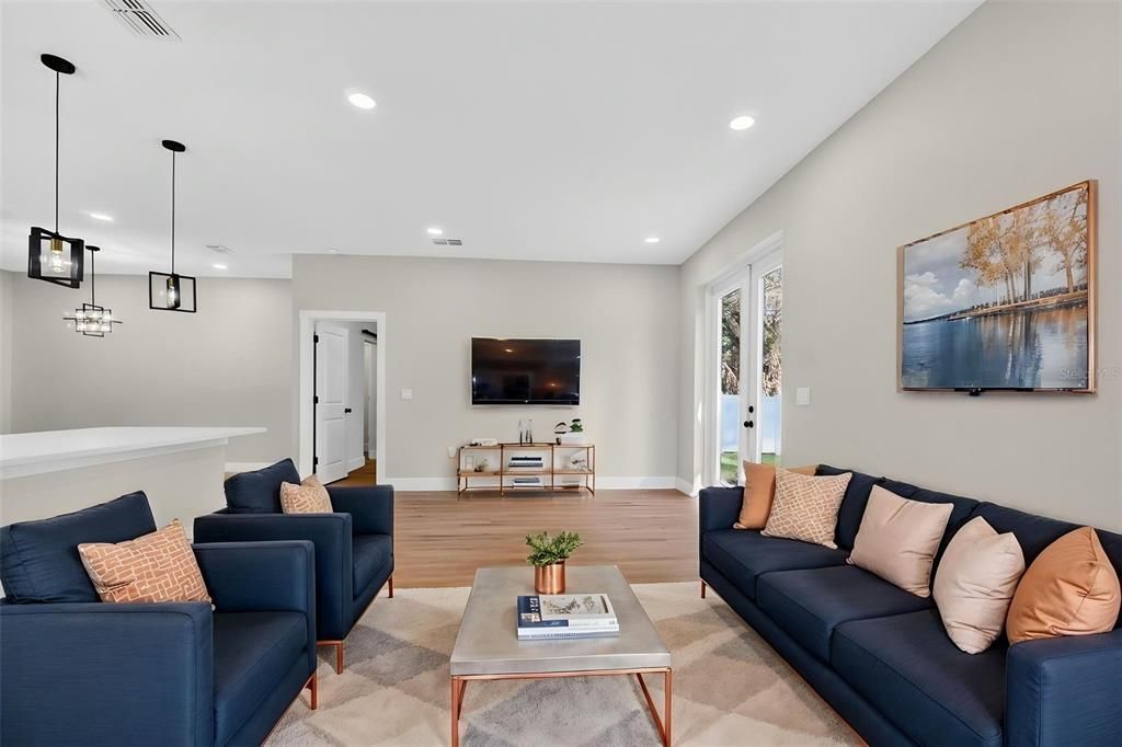 Activo con contrato: $319,900 (3 camas, 2 baños, 1585 Pies cuadrados)