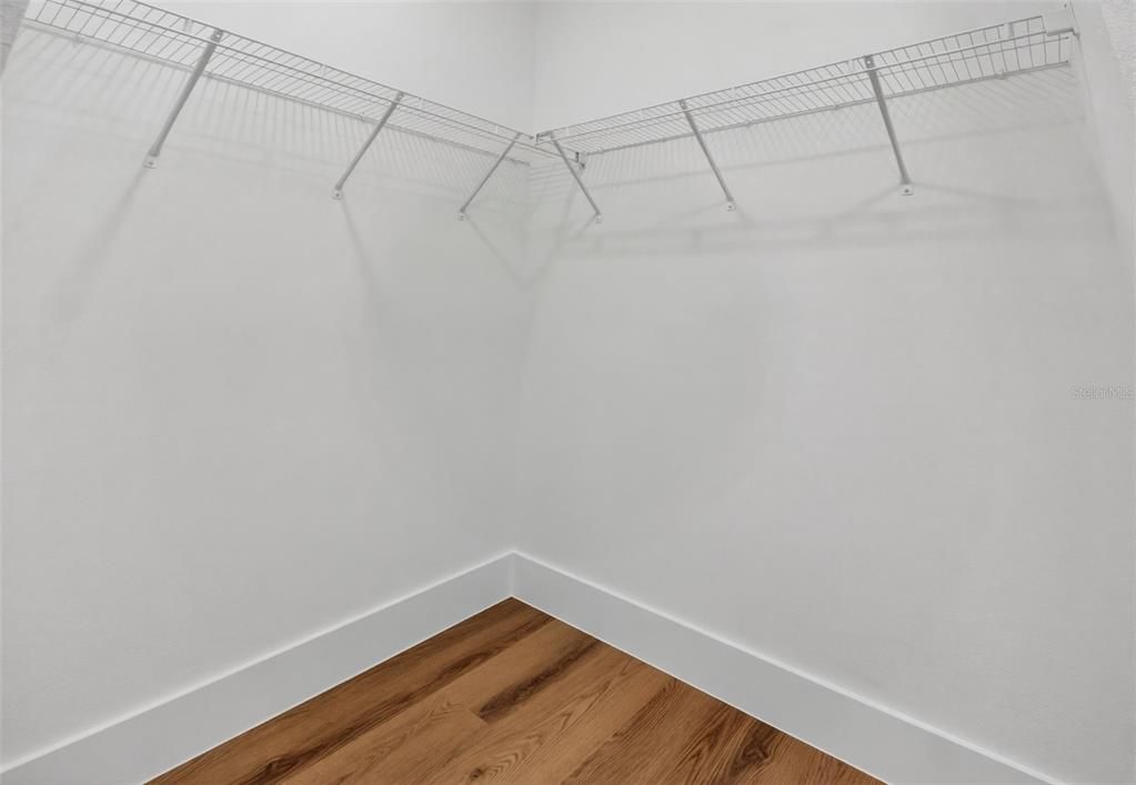 Activo con contrato: $319,900 (3 camas, 2 baños, 1585 Pies cuadrados)