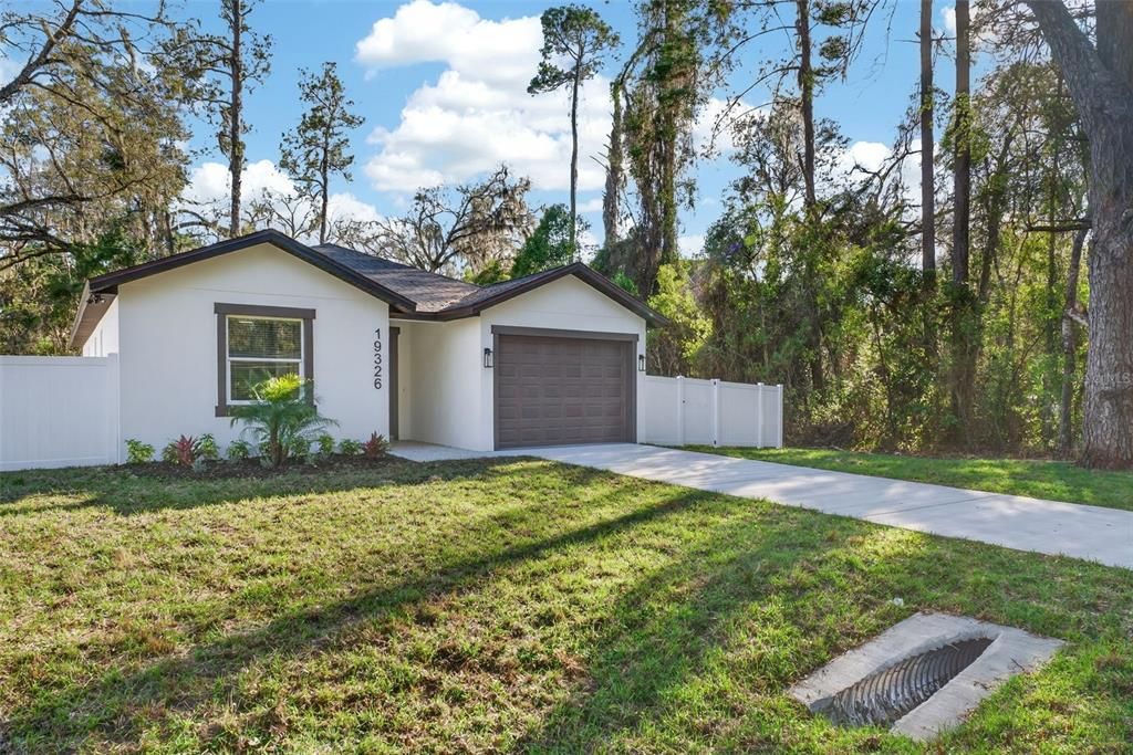 Activo con contrato: $319,900 (3 camas, 2 baños, 1585 Pies cuadrados)