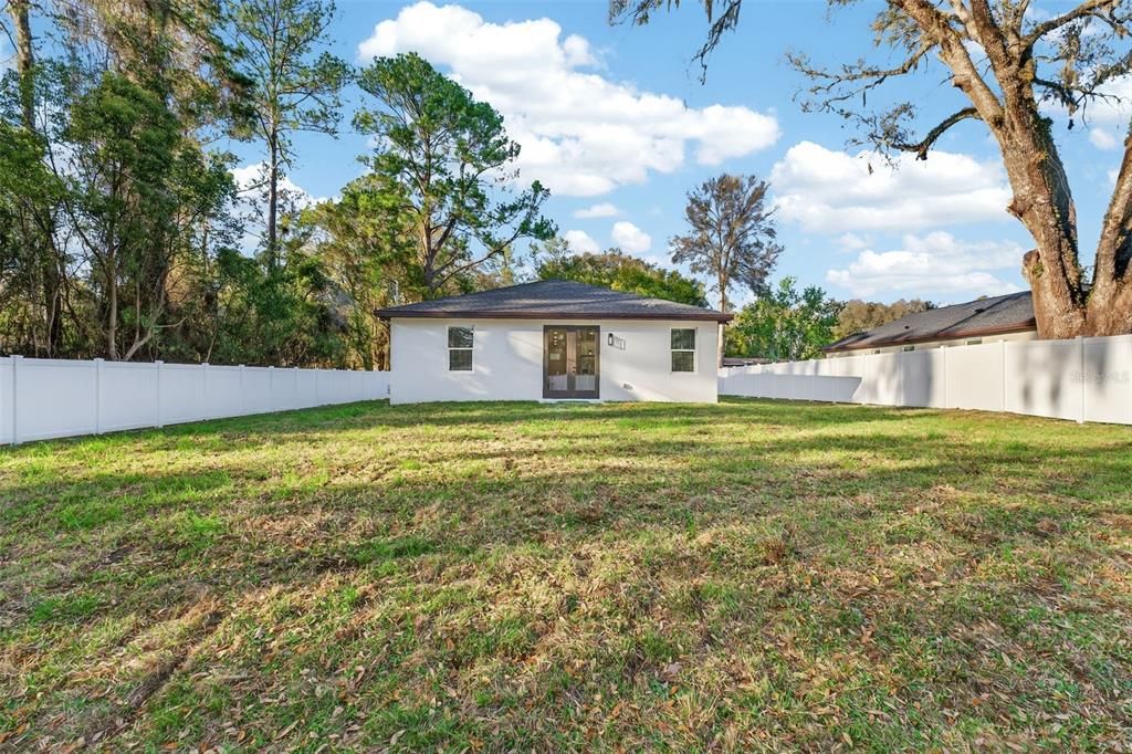 Activo con contrato: $319,900 (3 camas, 2 baños, 1585 Pies cuadrados)