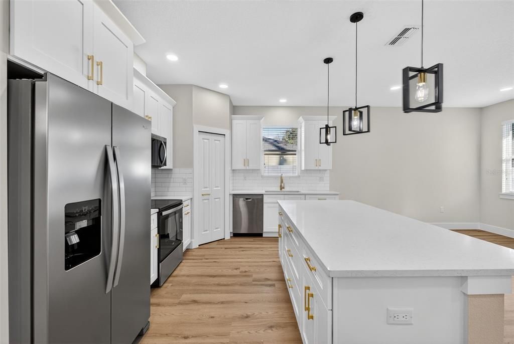 Activo con contrato: $319,900 (3 camas, 2 baños, 1585 Pies cuadrados)