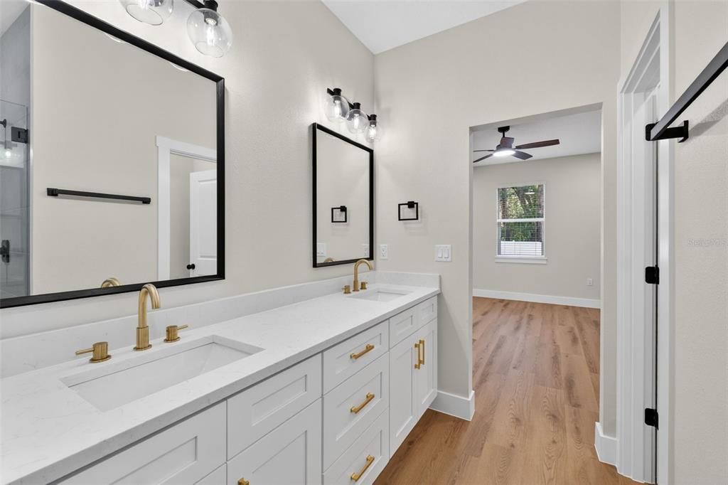 Activo con contrato: $319,900 (3 camas, 2 baños, 1585 Pies cuadrados)