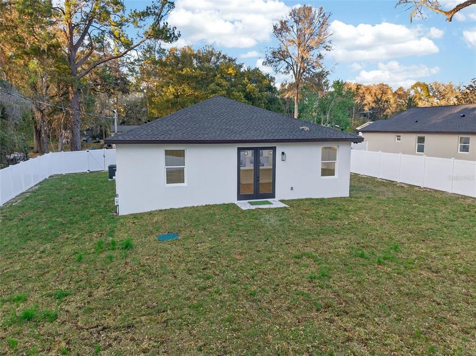 Activo con contrato: $319,900 (3 camas, 2 baños, 1585 Pies cuadrados)