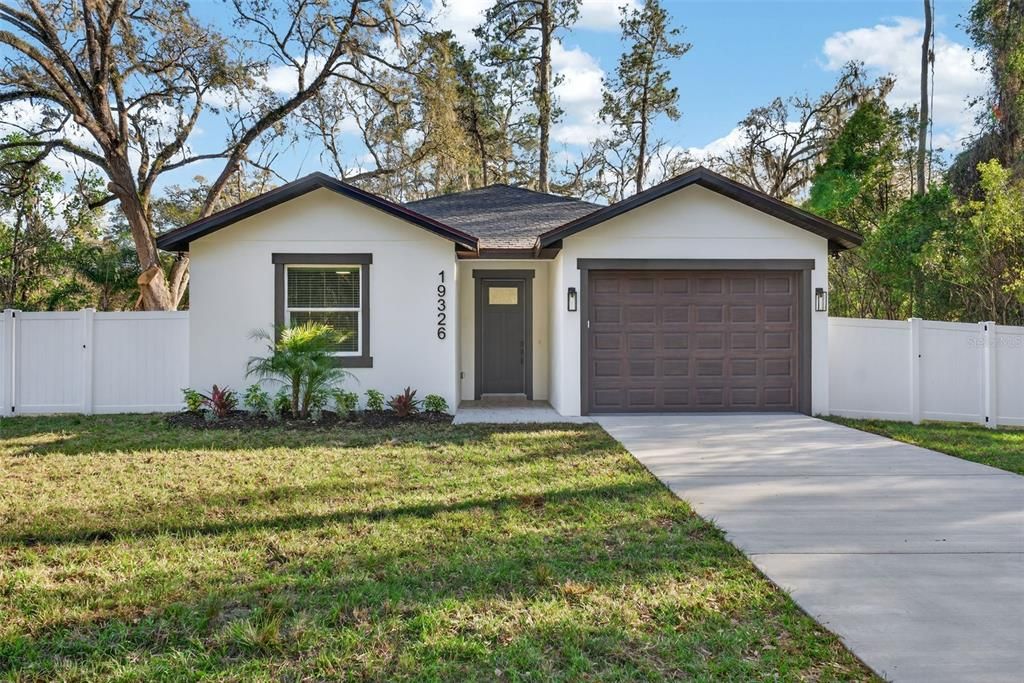 Activo con contrato: $319,900 (3 camas, 2 baños, 1585 Pies cuadrados)
