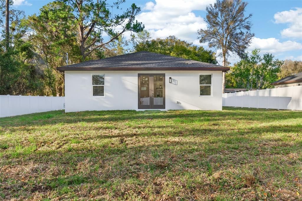 Activo con contrato: $319,900 (3 camas, 2 baños, 1585 Pies cuadrados)