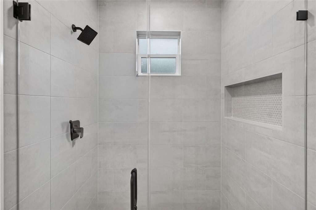 Activo con contrato: $319,900 (3 camas, 2 baños, 1585 Pies cuadrados)