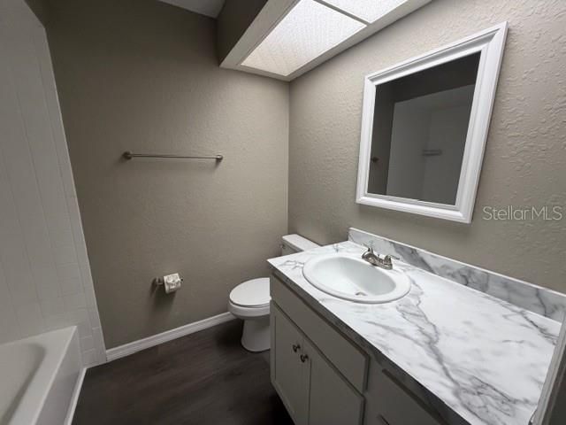 For Rent: $1,250 (2 beds, 1 baths, 864 Square Feet)