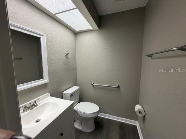 For Rent: $1,250 (2 beds, 1 baths, 864 Square Feet)