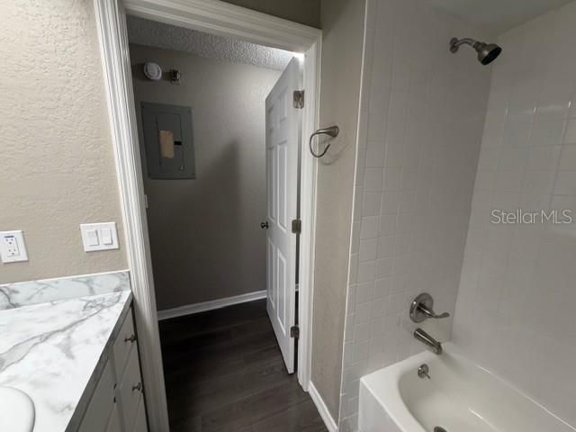 For Rent: $1,250 (2 beds, 1 baths, 864 Square Feet)
