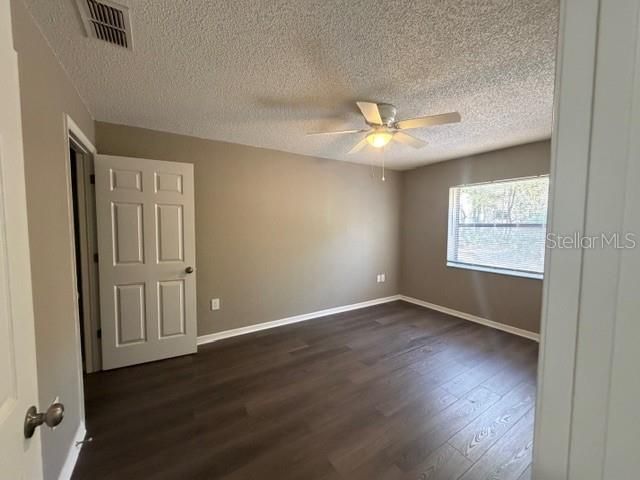 For Rent: $1,250 (2 beds, 1 baths, 864 Square Feet)