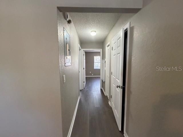 For Rent: $1,250 (2 beds, 1 baths, 864 Square Feet)