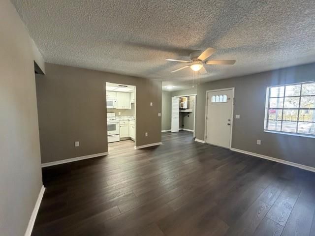 For Rent: $1,250 (2 beds, 1 baths, 864 Square Feet)