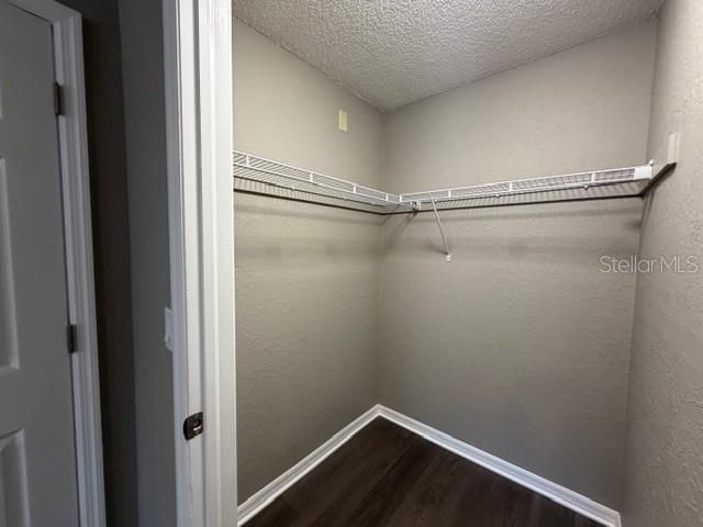 For Rent: $1,250 (2 beds, 1 baths, 864 Square Feet)