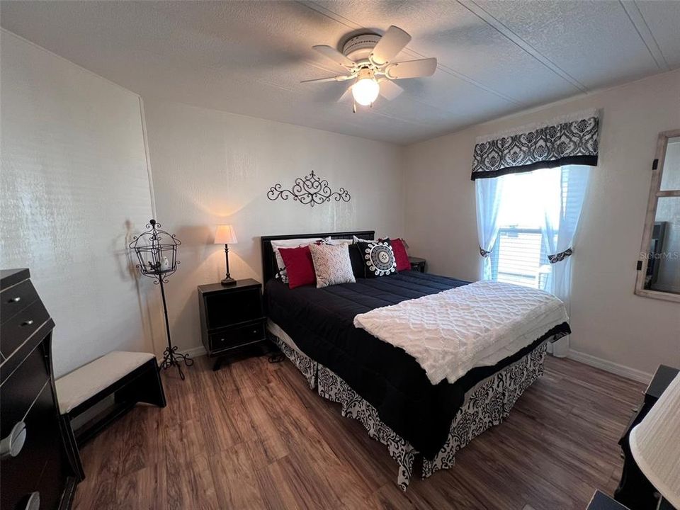 For Sale: $149,900 (2 beds, 2 baths, 1080 Square Feet)