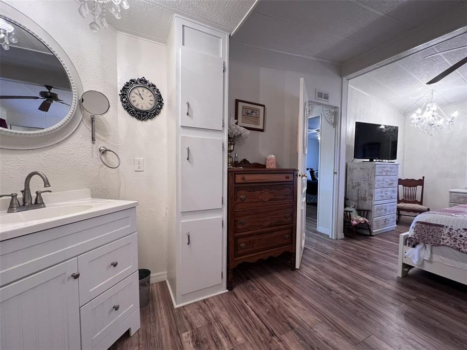 For Sale: $149,900 (2 beds, 2 baths, 1080 Square Feet)