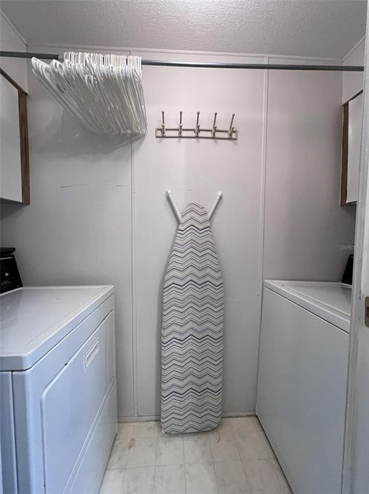 For Sale: $149,900 (2 beds, 2 baths, 1080 Square Feet)