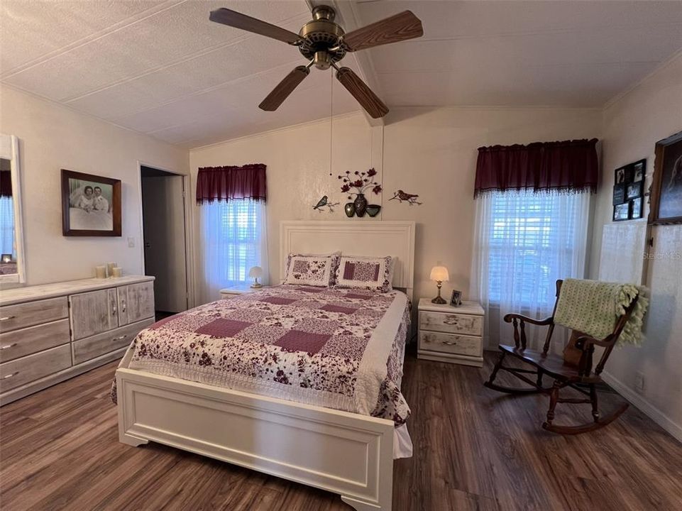 For Sale: $149,900 (2 beds, 2 baths, 1080 Square Feet)