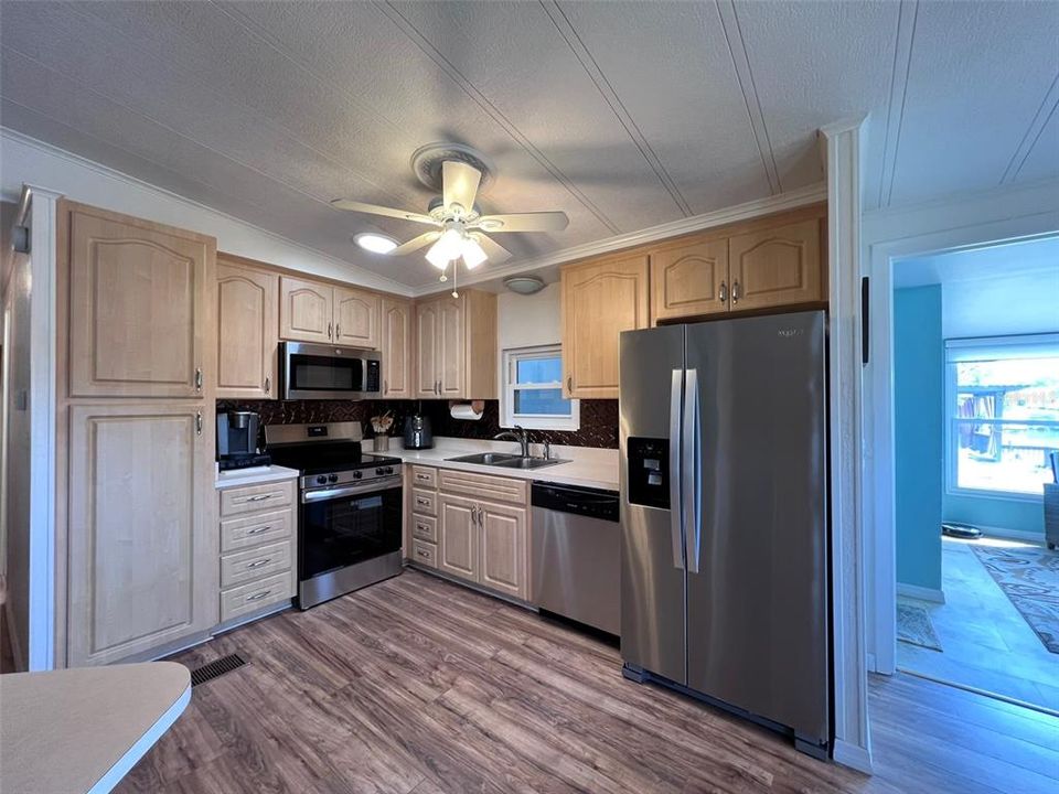 For Sale: $149,900 (2 beds, 2 baths, 1080 Square Feet)
