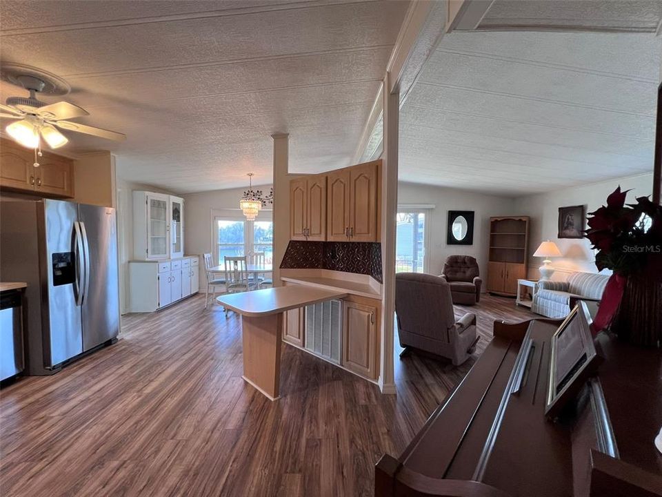 For Sale: $149,900 (2 beds, 2 baths, 1080 Square Feet)