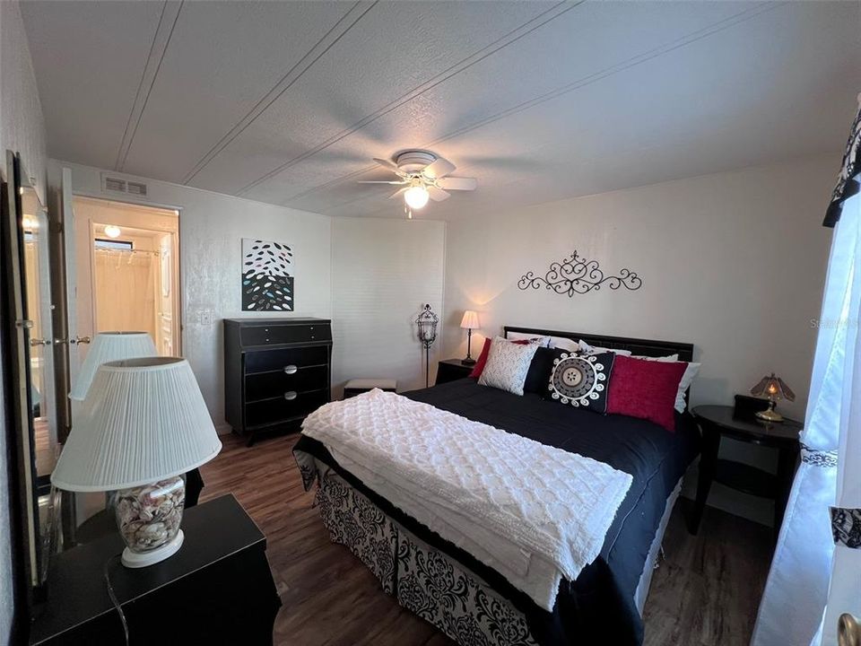 For Sale: $149,900 (2 beds, 2 baths, 1080 Square Feet)