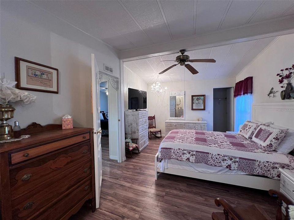 For Sale: $149,900 (2 beds, 2 baths, 1080 Square Feet)