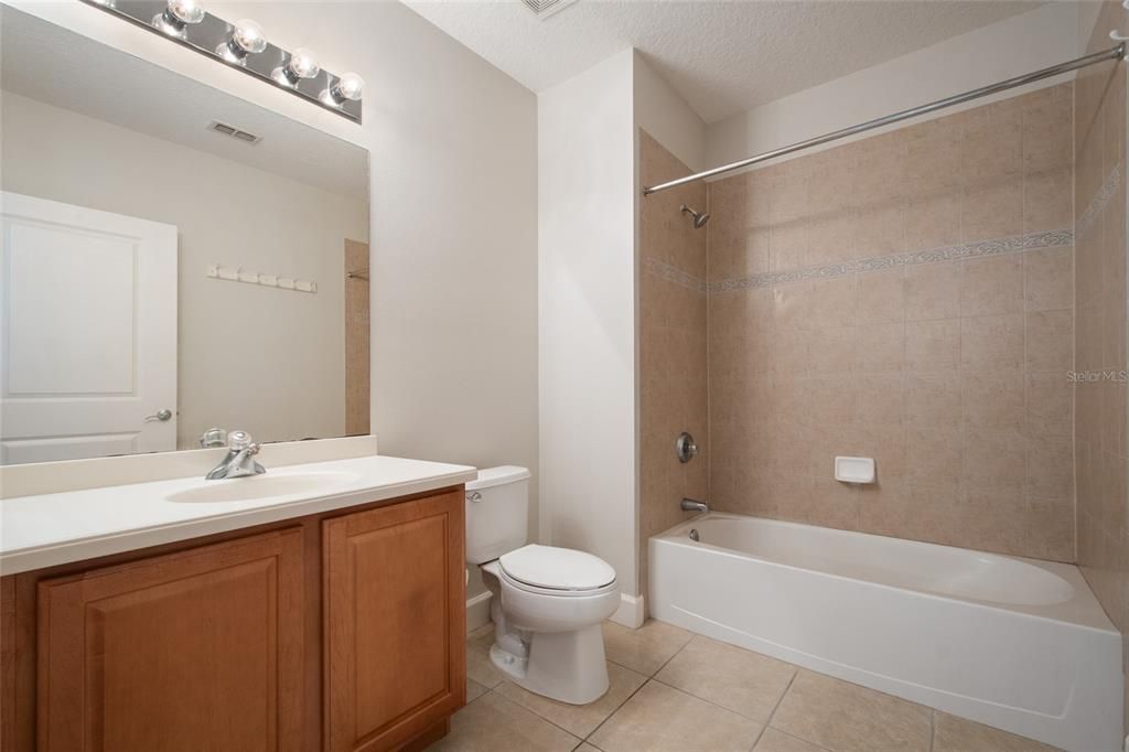 For Sale: $360,000 (2 beds, 2 baths, 1210 Square Feet)