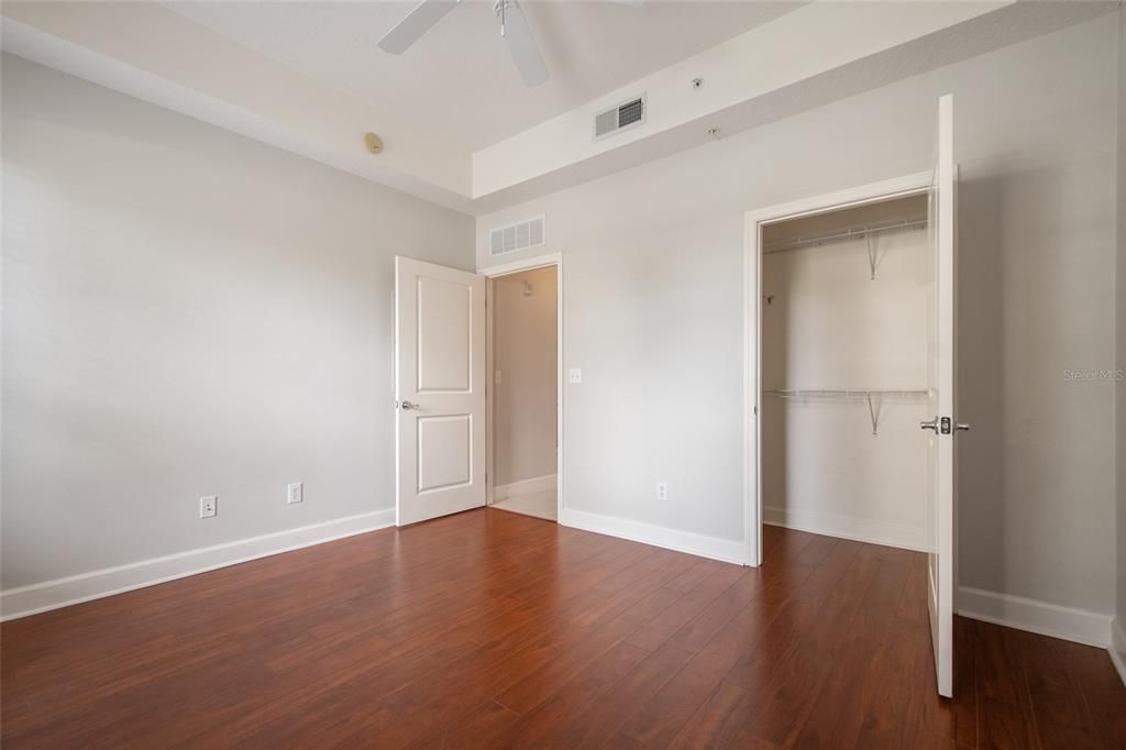 For Sale: $360,000 (2 beds, 2 baths, 1210 Square Feet)