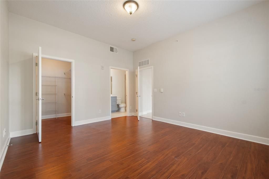 For Sale: $360,000 (2 beds, 2 baths, 1210 Square Feet)