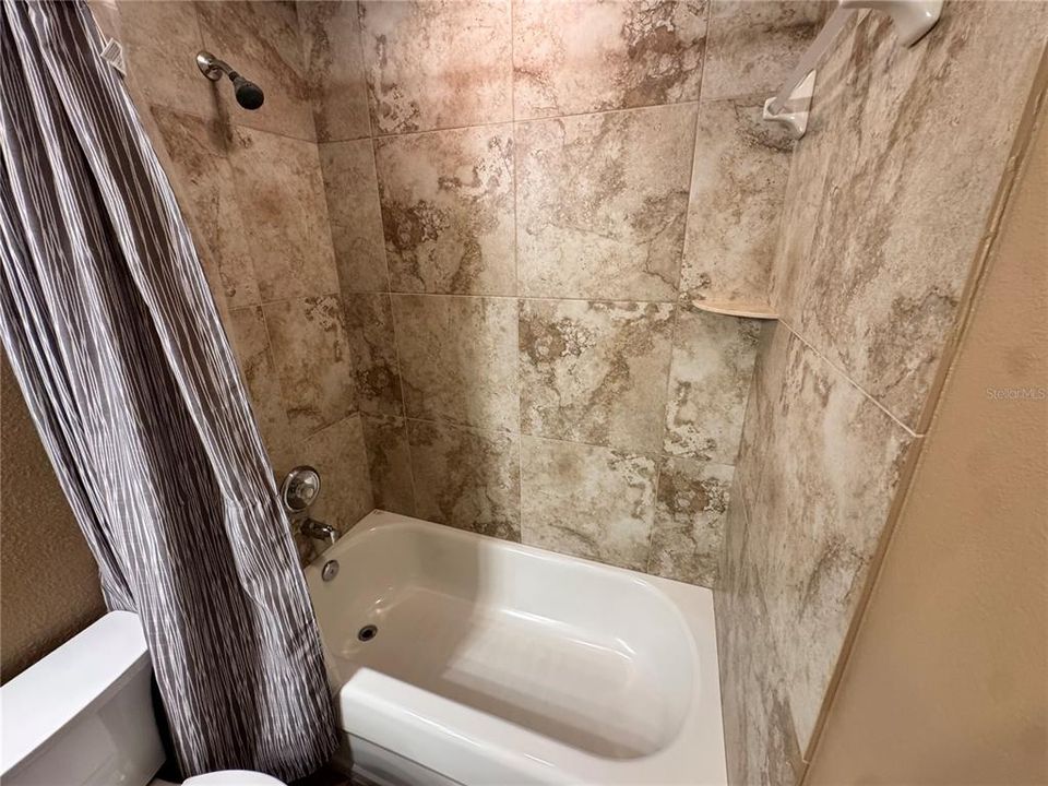 На продажу: $205,000 (2 спален, 2 ванн, 982 Квадратных фут)