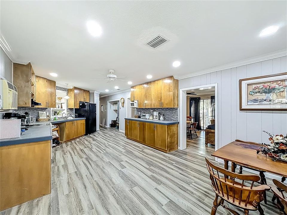For Sale: $339,999 (4 beds, 2 baths, 2365 Square Feet)