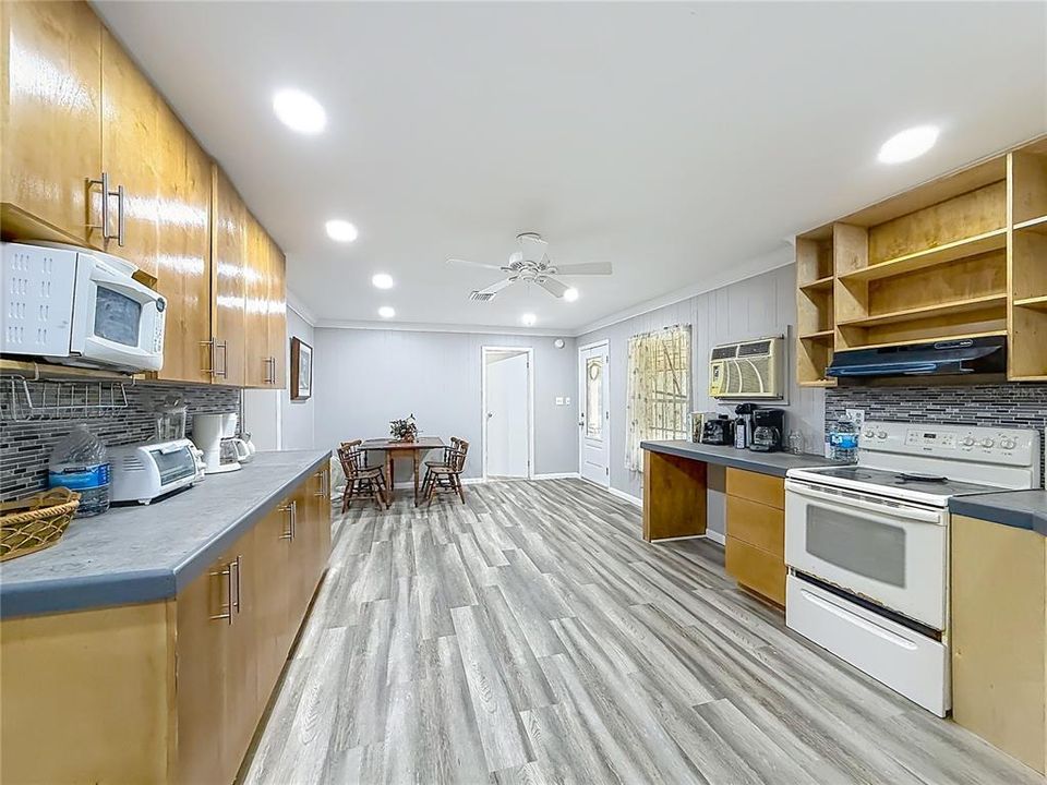 For Sale: $339,999 (4 beds, 2 baths, 2365 Square Feet)