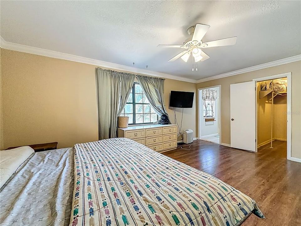 For Sale: $339,999 (4 beds, 2 baths, 2365 Square Feet)