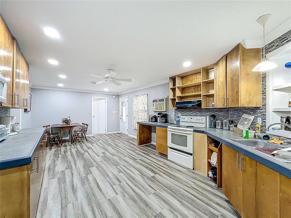 For Sale: $339,999 (4 beds, 2 baths, 2365 Square Feet)