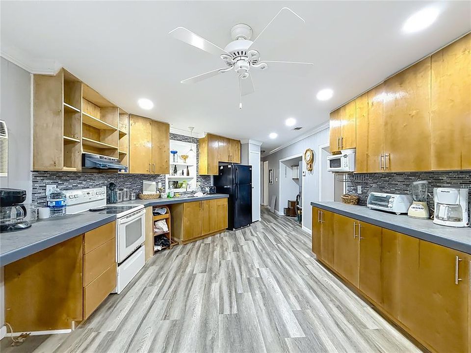 For Sale: $339,999 (4 beds, 2 baths, 2365 Square Feet)