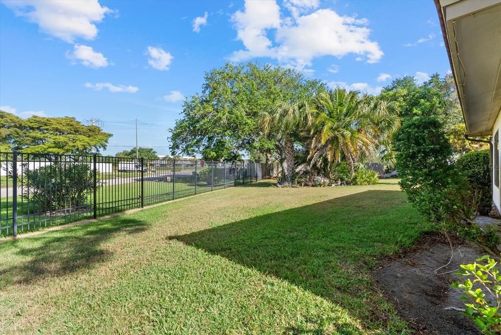 En Venta: $375,000 (3 camas, 2 baños, 2231 Pies cuadrados)