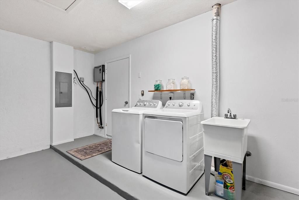 En Venta: $375,000 (3 camas, 2 baños, 2231 Pies cuadrados)