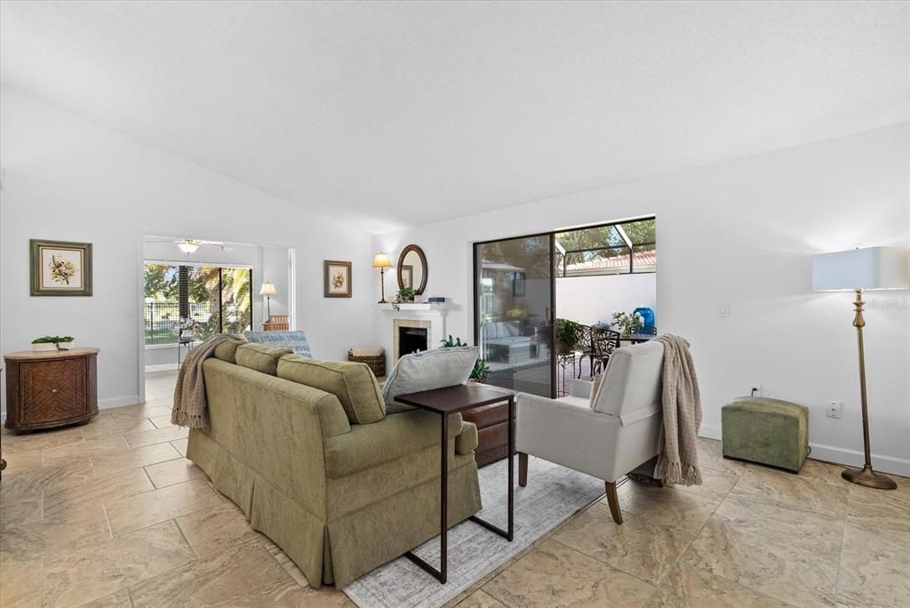 En Venta: $375,000 (3 camas, 2 baños, 2231 Pies cuadrados)