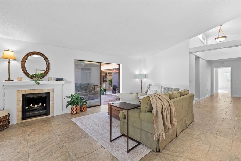 En Venta: $375,000 (3 camas, 2 baños, 2231 Pies cuadrados)