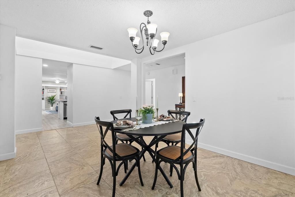 En Venta: $375,000 (3 camas, 2 baños, 2231 Pies cuadrados)