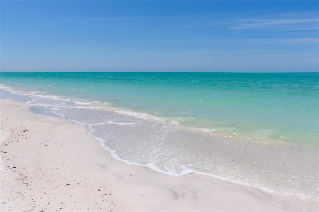 En Venta: $375,000 (3 camas, 2 baños, 2231 Pies cuadrados)