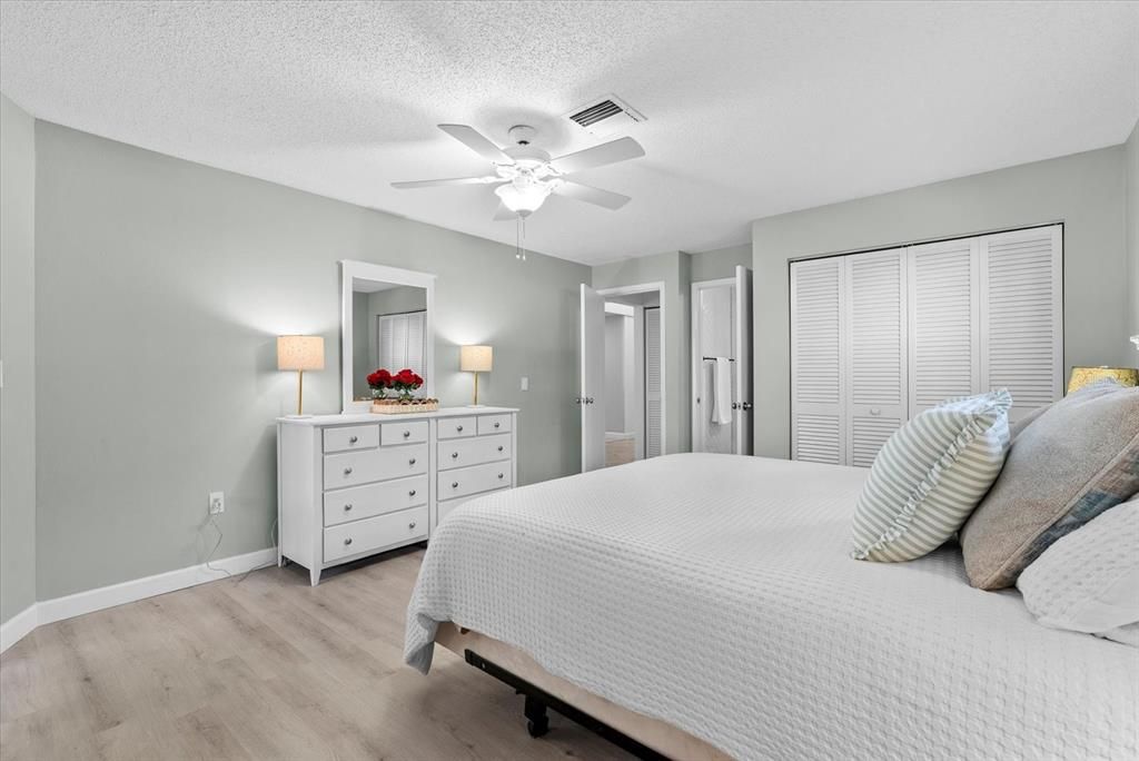 En Venta: $375,000 (3 camas, 2 baños, 2231 Pies cuadrados)