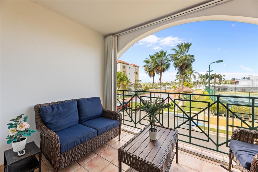 Active With Contract: $369,000 (3 beds, 2 baths, 1896 Square Feet)