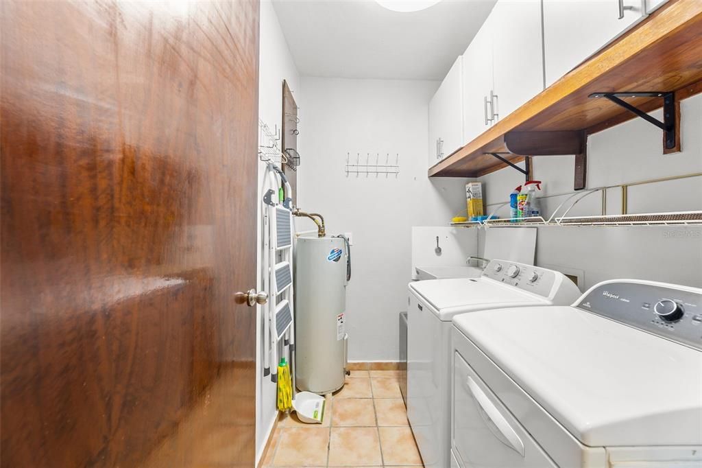 Active With Contract: $369,000 (3 beds, 2 baths, 1896 Square Feet)